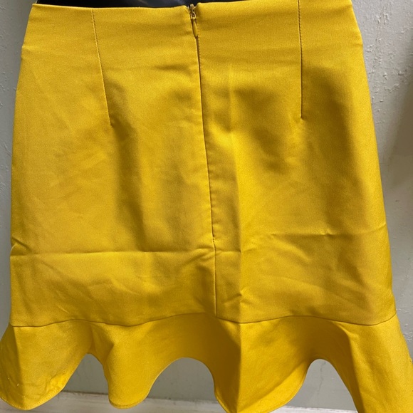 Yellow skirt. - Picture 3 of 6